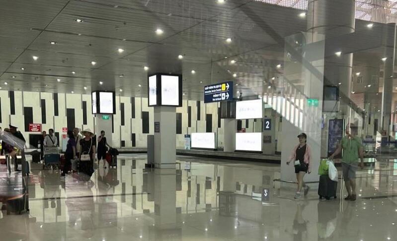 越南機場廣告